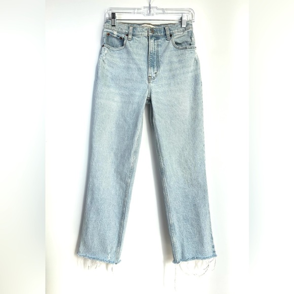 Abercrombie 90’s Straight Ultra High Rise Light Wash Size 27 / 4 Regular - Picture 2 of 11